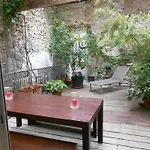 Le Crocodile Rouge Bed & Breakfast