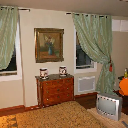 Le Crocodile Rouge Nocleg ze śniadaniem