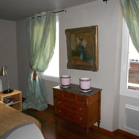 Nocleg ze śniadaniem Le Crocodile Rouge