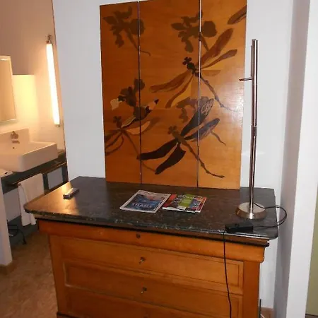 Nocleg ze śniadaniem Le Crocodile Rouge 3*