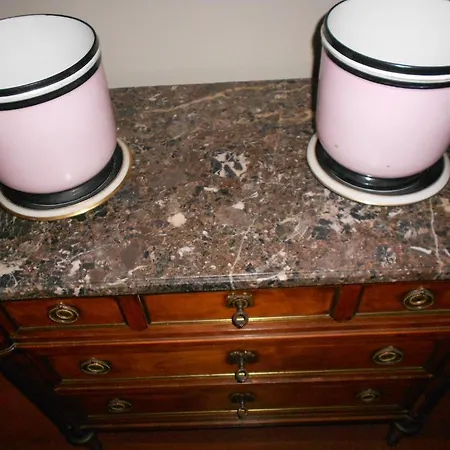 Le Crocodile Rouge Nocleg ze śniadaniem 3*