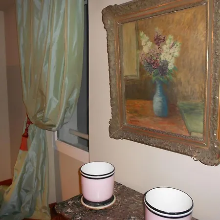 Nocleg ze śniadaniem Le Crocodile Rouge 3*