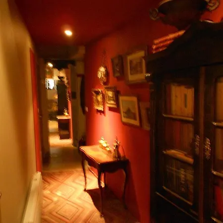 Le Crocodile Rouge 3*