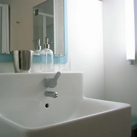 Le Crocodile Rouge Nocleg ze śniadaniem 3*