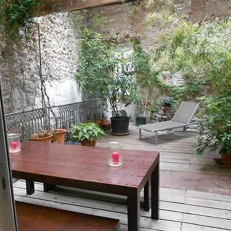 Le Crocodile Rouge Nocleg ze śniadaniem