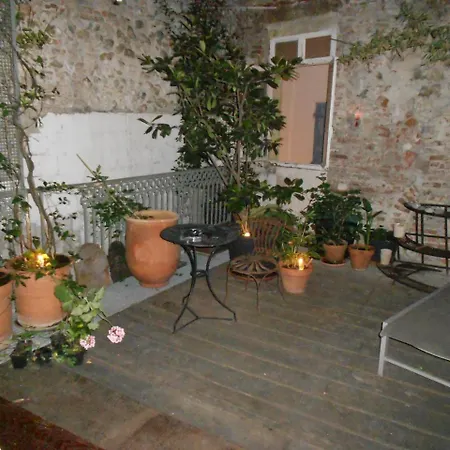 Le Crocodile Rouge Nocleg ze śniadaniem